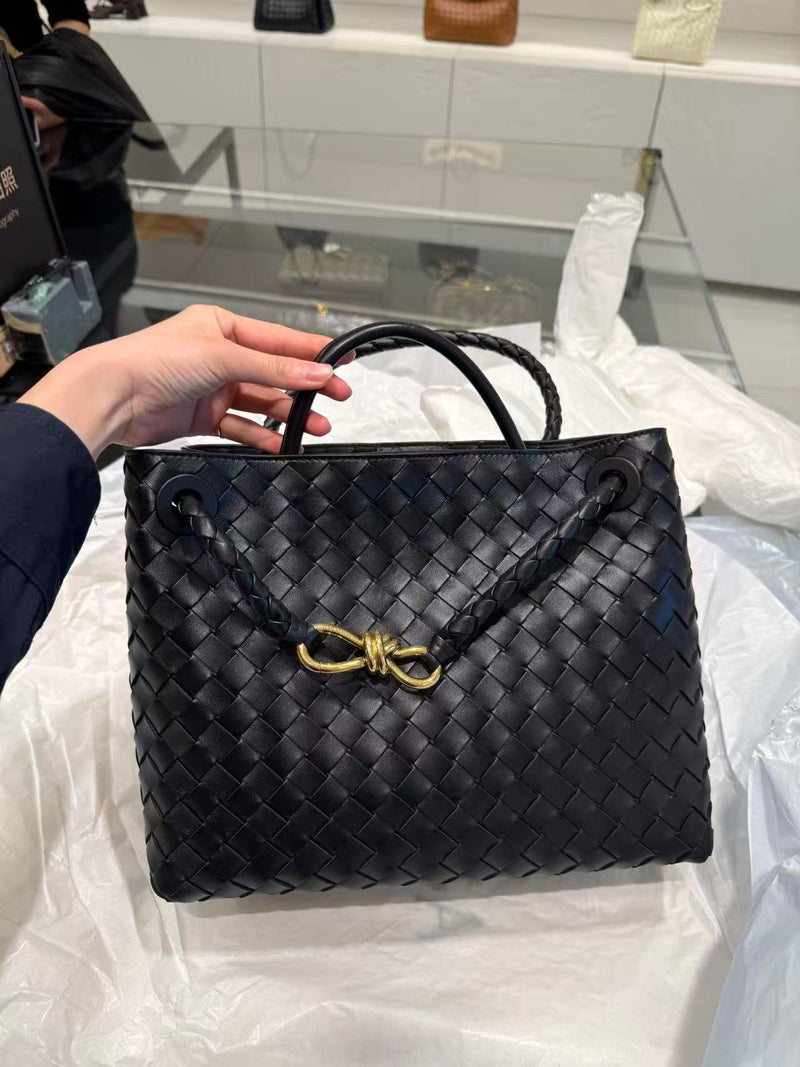 Shoes, handbags, leather gloves, clothing, watches — View 10