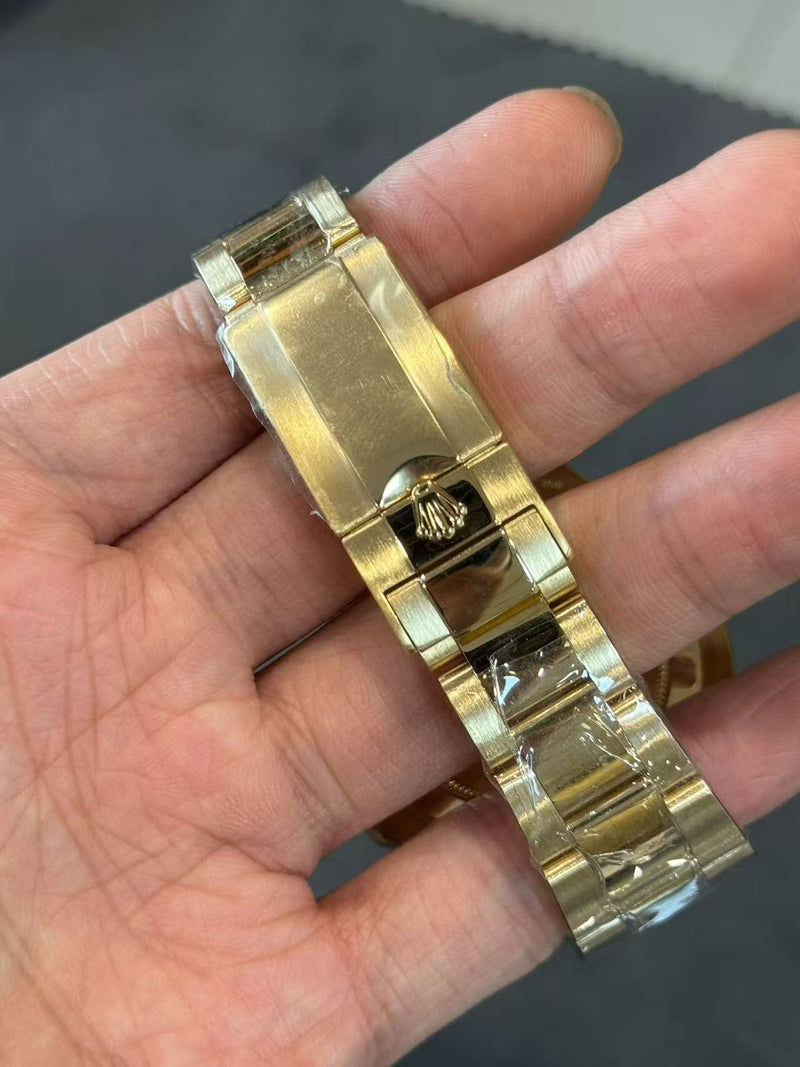 Large Yacht Watch — View 3
