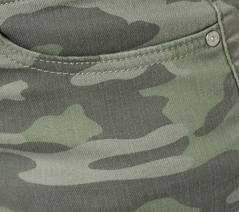 Belle by Kim Gravel TripleLuxe Twill 5-Pocket 8" Shorts — View 15