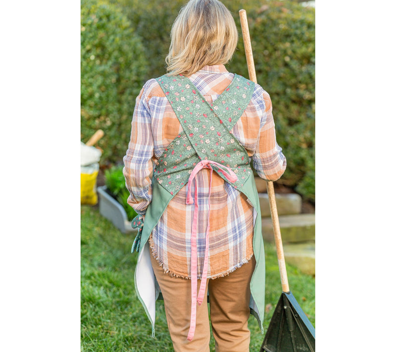 Evergreen Edith Floral Gardener's Full Apron and Gloves — View 12