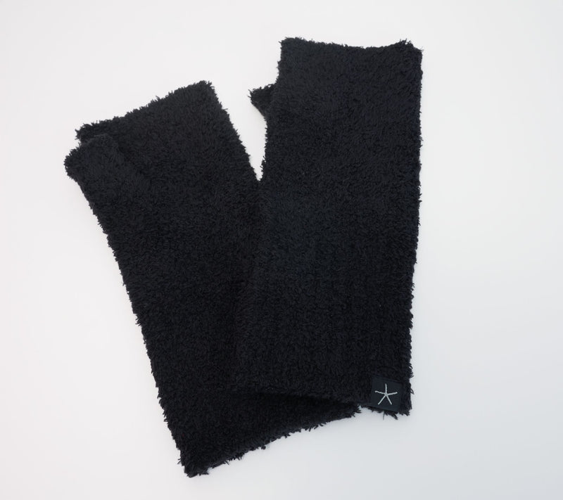 Barefoot Dreams CozyChic Fingerless Gloves — View 5