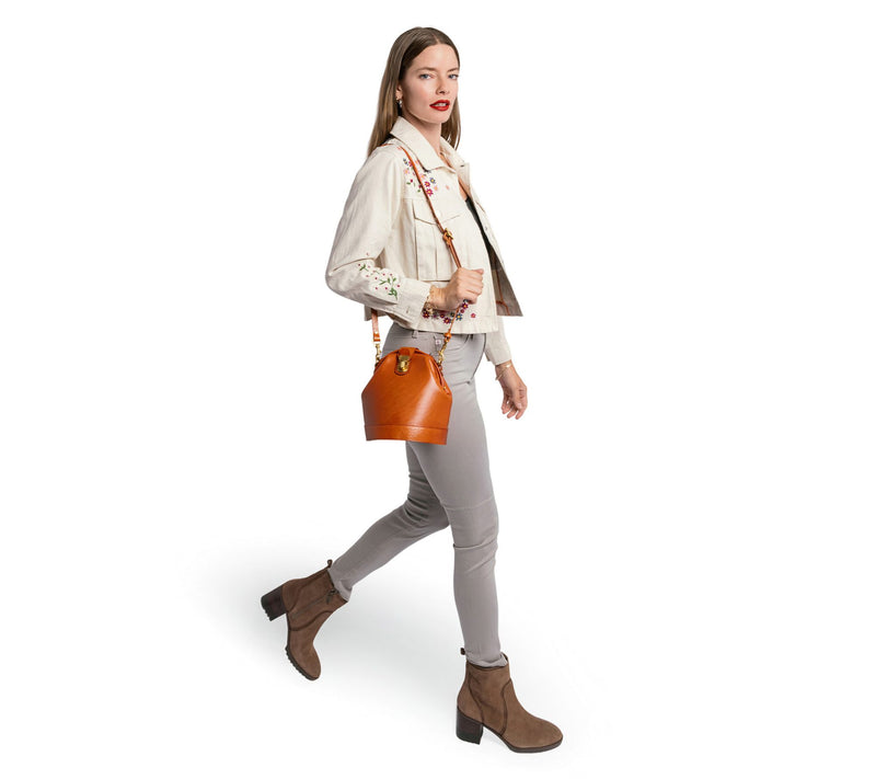Old Trend Doctor Bucket Leather Bag with Crossbody Strap — View 5
