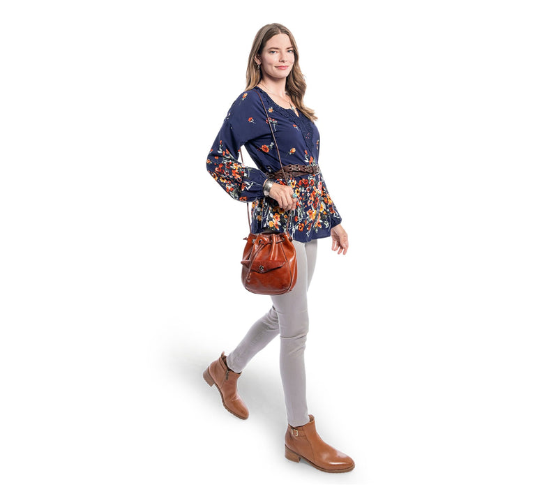 Old Trend Snapper Leather Convertible Bucket Crossbody — View 8