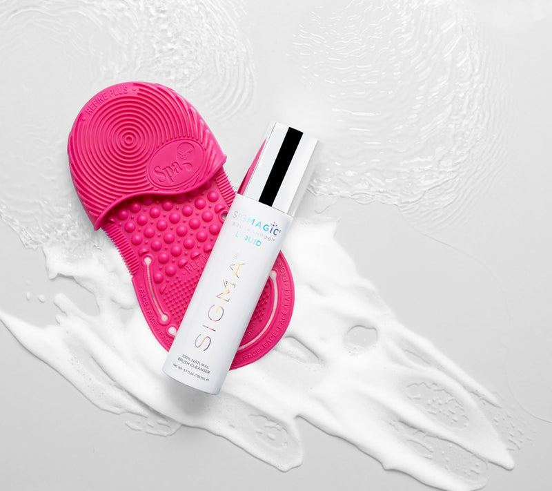 Sigma Beauty's Express Cleaning Duo: Sigmagic &  Express Glove — View 2