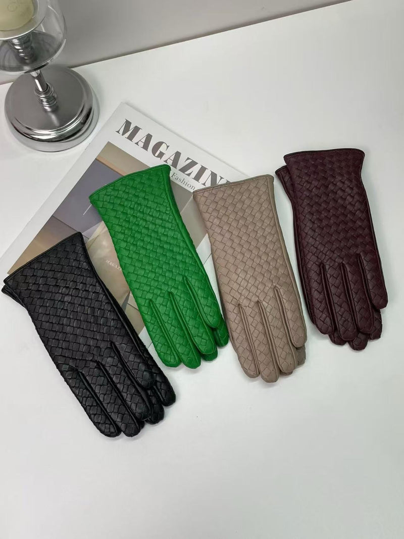 Shoes, handbags, leather gloves, clothing, watches — View 12