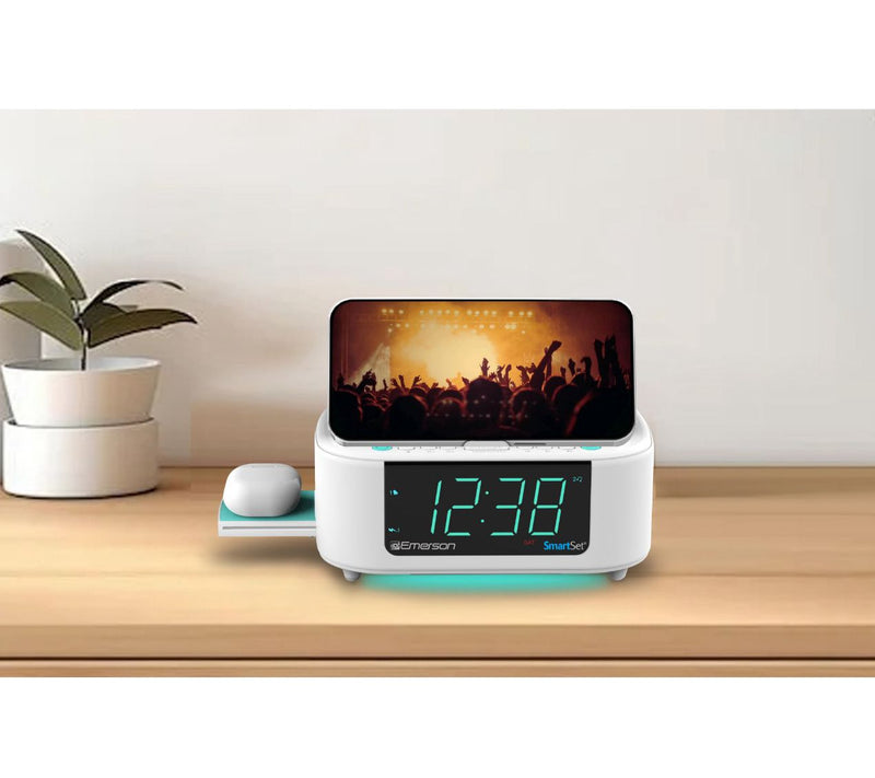 Emerson SmartSet Wireless Charging Dual Alarm FM Clock Radio — View 7