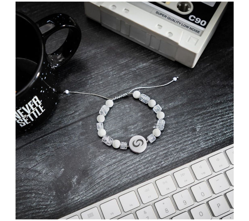 Contact Co. Smart Tap-to-Share Wearable Pendant — View 10