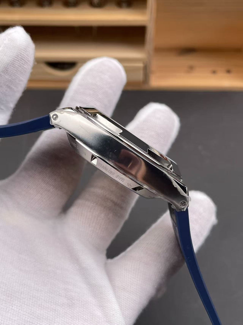 Overseas Series Watch 5500V Blue Dial — View 9