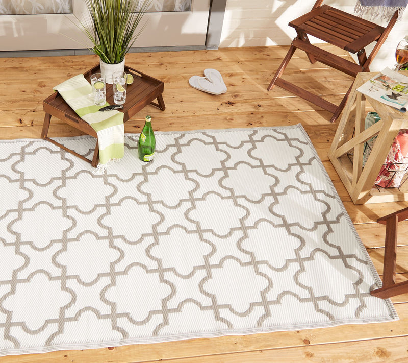 Design Imports Lattice Outdoor Rug 4' x 6' — View 9