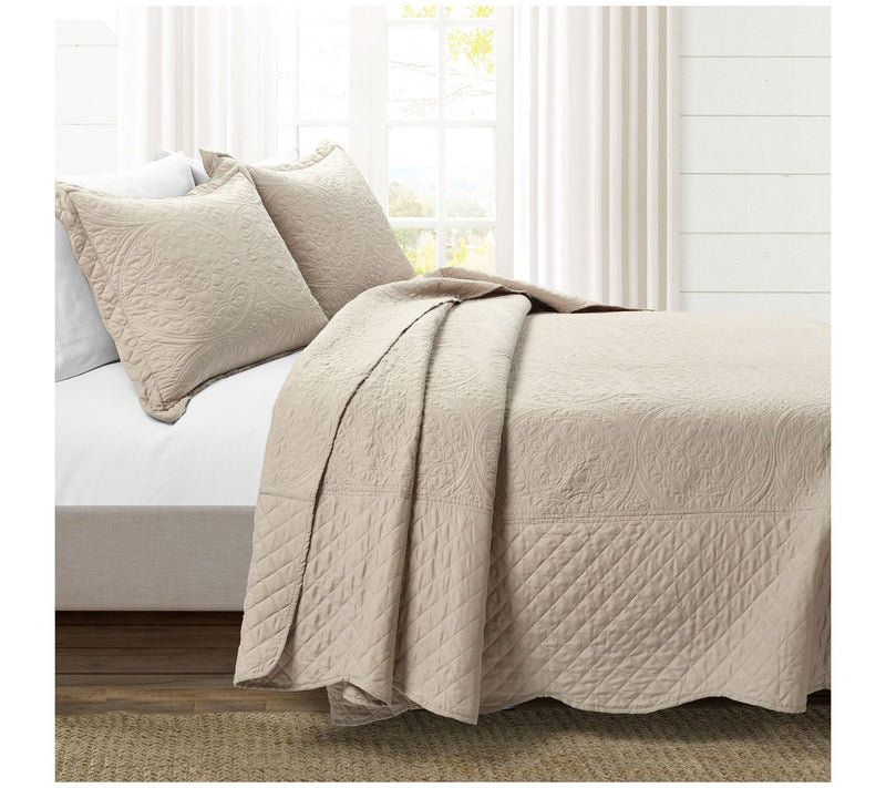 Lush Decor Medallion Scallop 3 PC KG Bedspread — View 2