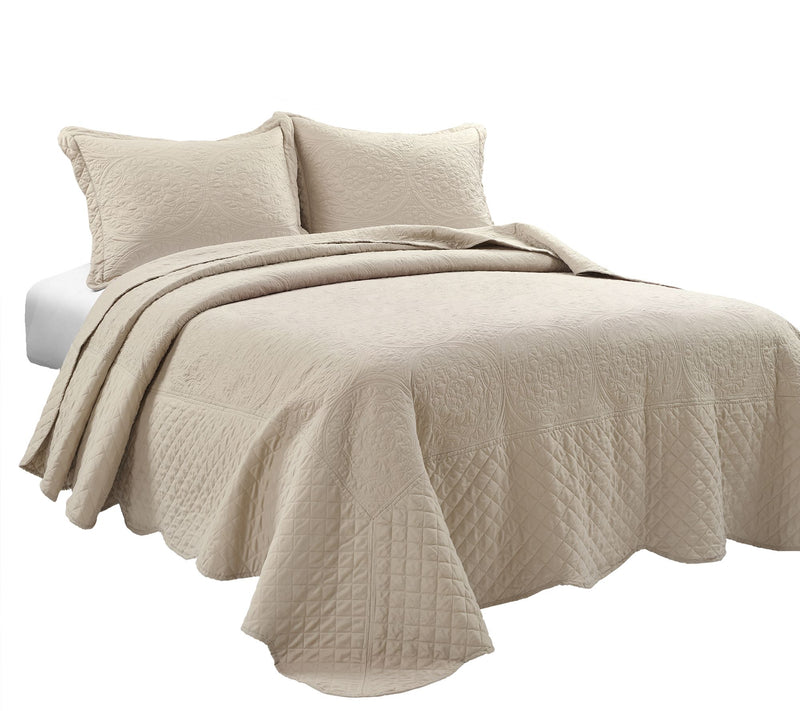 Lush Decor Medallion Scallop 3 PC QN Bedspread — Main view