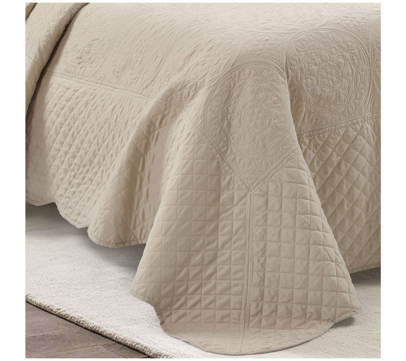 Lush Decor Medallion Scallop 3 PC QN Bedspread — View 4