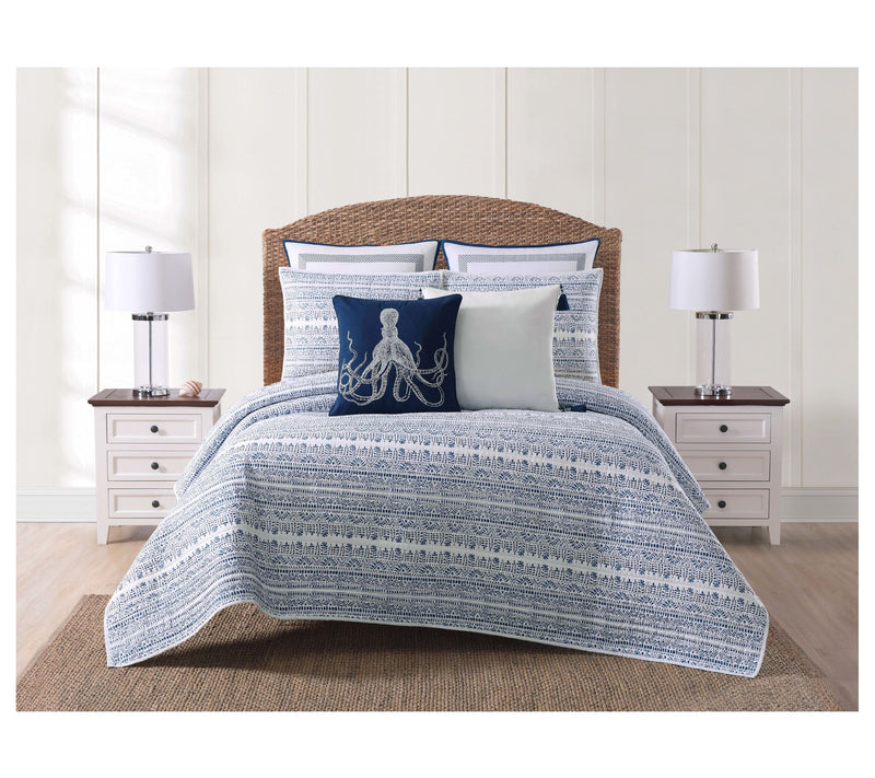 Oceanfront Resort Reef Full/Queen Quilt Set — Main view