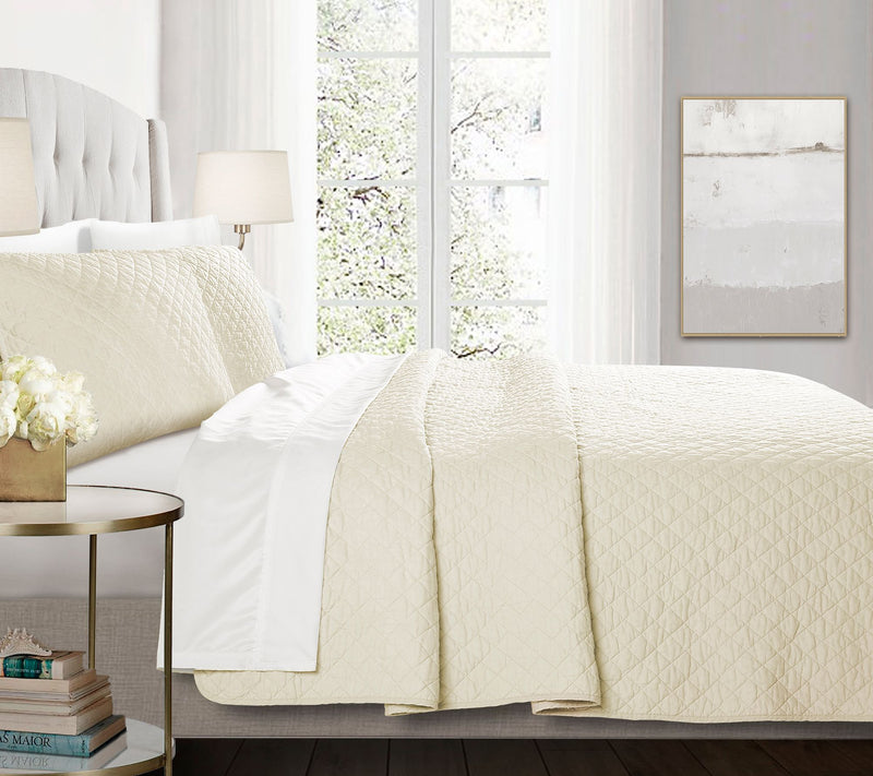 Ava Diamond Oversized 3-Piece King Quilt Set byLush Decor — View 9
