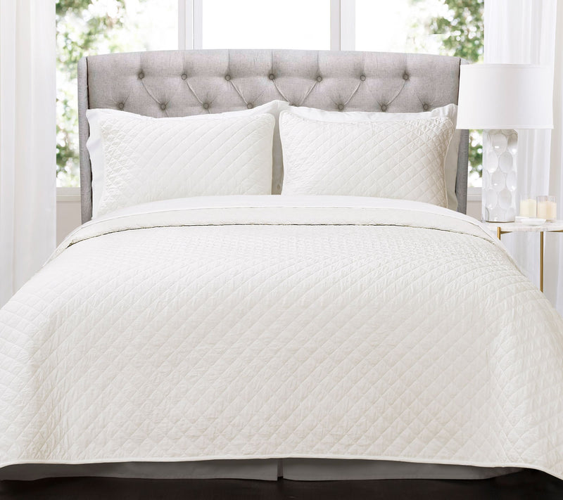 Ava Diamond Oversized 3-Piece King Quilt Set byLush Decor — View 23