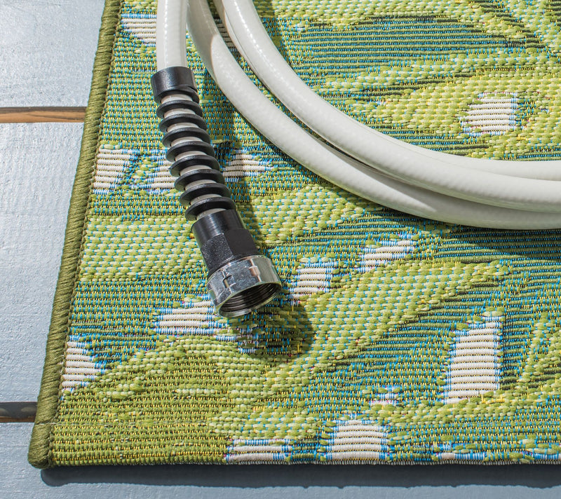 Safavieh Barbados 516 Outdoor 4' X 6' Rug — View 4