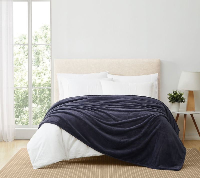 Royal Velvet Lavish Plush Solid Full/Queen Blanket — View 9