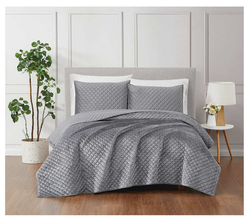 Royal Velvet 3-Piece Diamond Velvet Full/QueenQuilt Set — View 6
