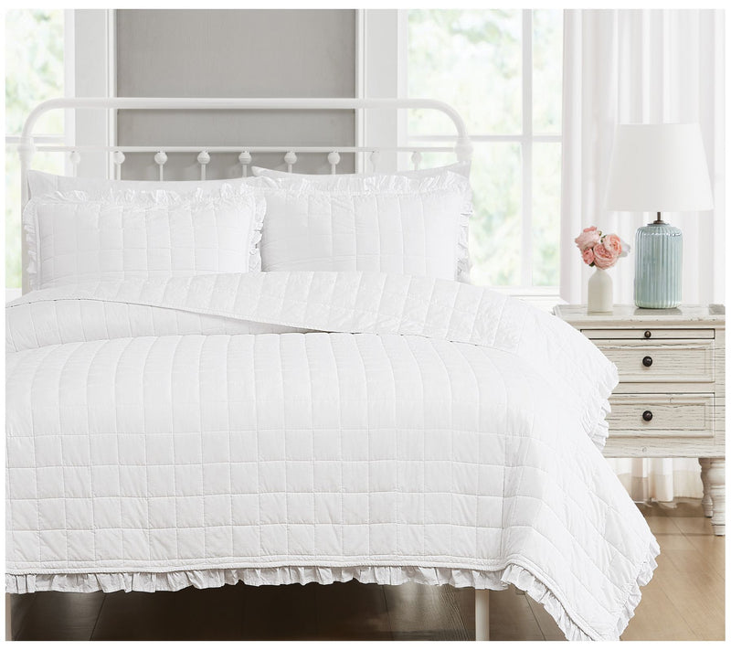 The Farmhouse by Rachel Ashwell Ruffled King Quilt Set — View 4