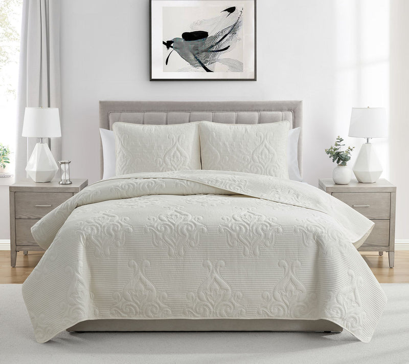 VCNY Home Solomun 3-Piece Damask Microfiber Quilt Set, King — View 13