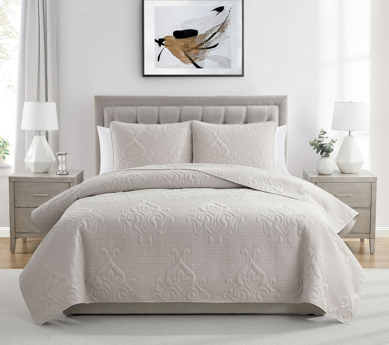 VCNY Home Solomun 3-Piece Damask Microfiber Quilt Set, King — View 14