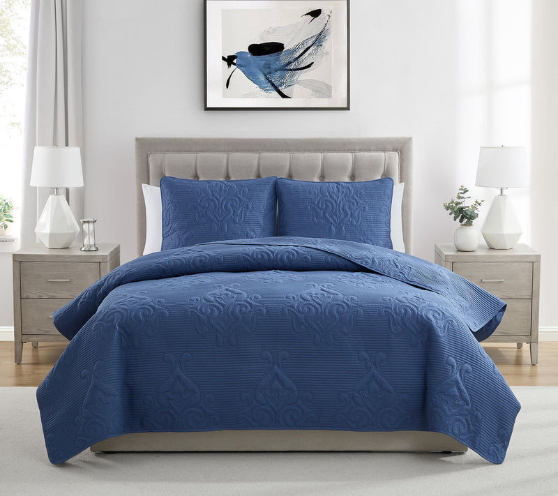 VCNY Home Solomun 3-Piece Damask Microfiber Quilt Set, King — View 15