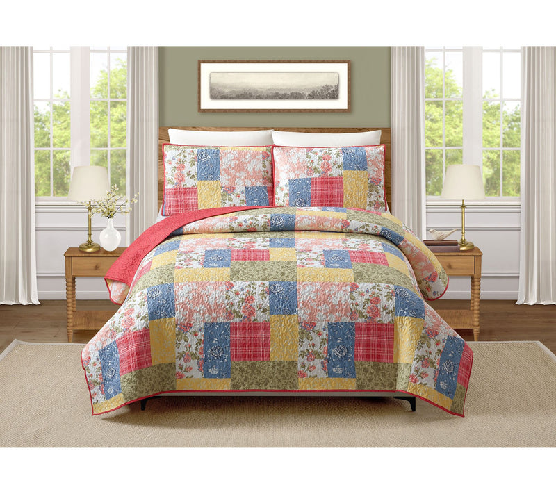 Modern Heirloom Farmhouse Florals 3-PC Full/Queen Quilt Set — Main view