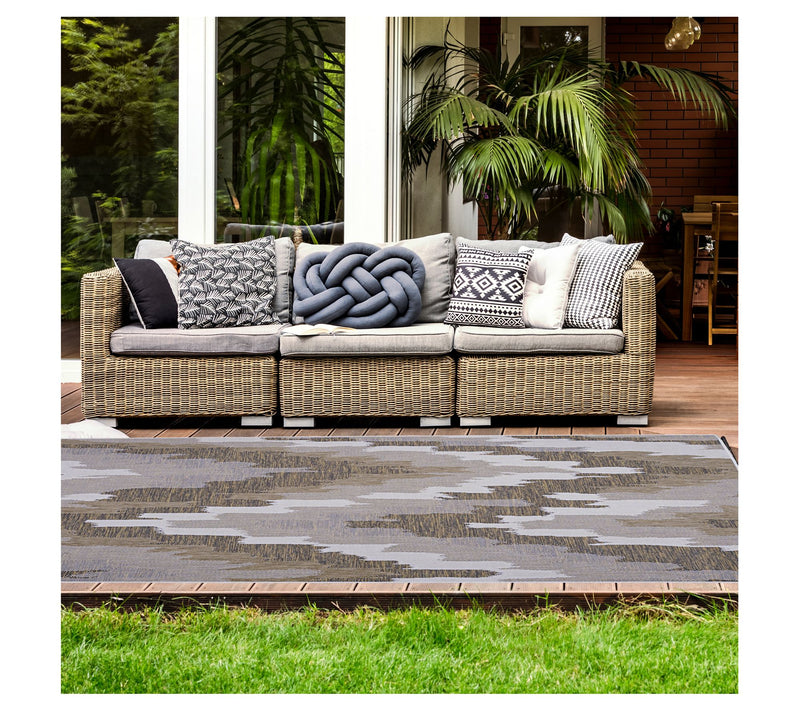 Linon Home Indoor Outdoor Connor Area Patio Rug6'6" X 9'6" — Main view