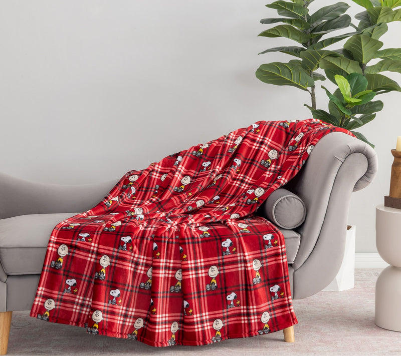 Berkshire Peanuts Holiday 55x70 Plush Throw — View 9