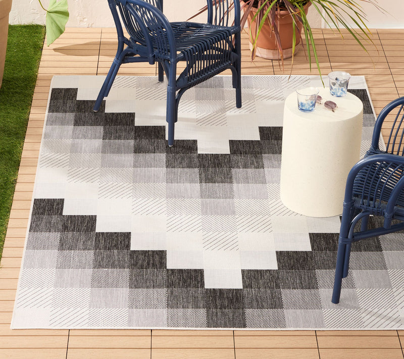 NMNY Patio Country Ombre Chevron 5x7 Indoor/Outdoor Rug — View 2