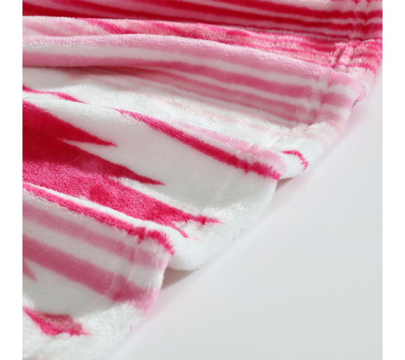 Wrangler Coyote Sands Pink Ultra Plush Fleece 50"X60" Throw — View 3