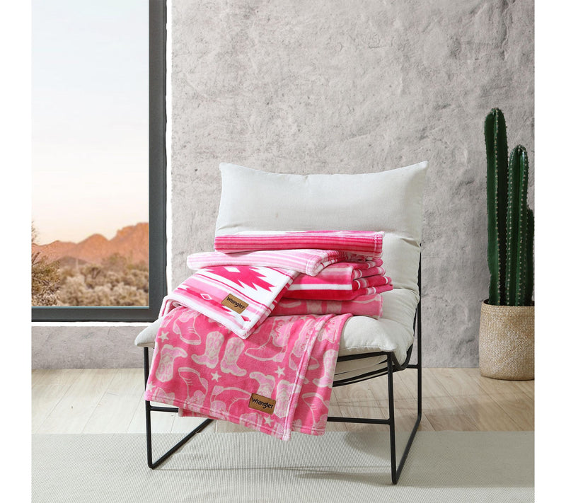 Wrangler Coyote Sands Pink Ultra Plush Fleece 50"X60" Throw — View 7