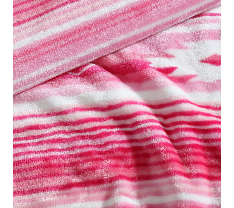 Wrangler Coyote Sands Pink Ultra Plush Fleece 50"X60" Throw — View 4