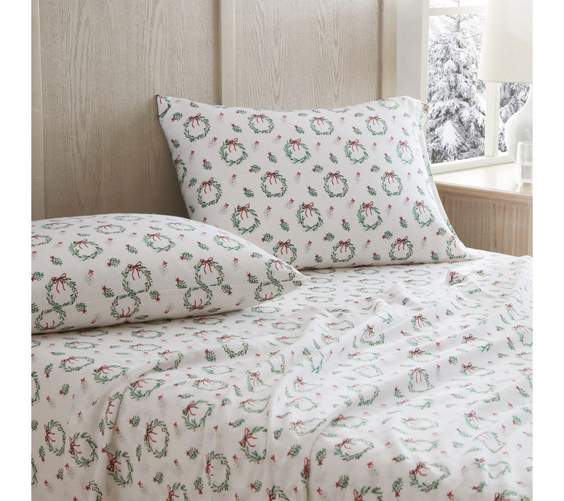 Martha Stewart Wreaths & Mistletoe Flannel FullSheet Set — View 3