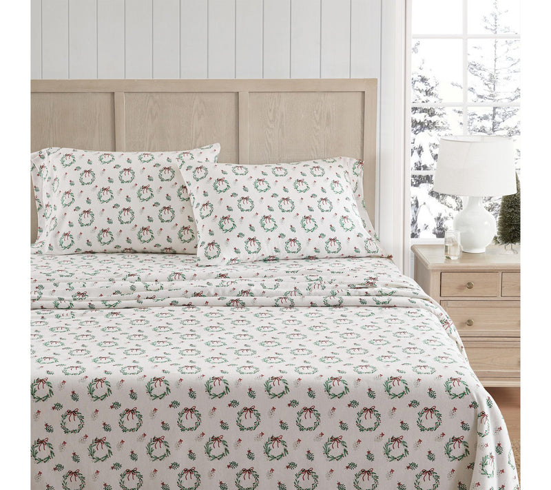 Martha Stewart Wreaths & Mistletoe Flannel KingSheet Set — Main view