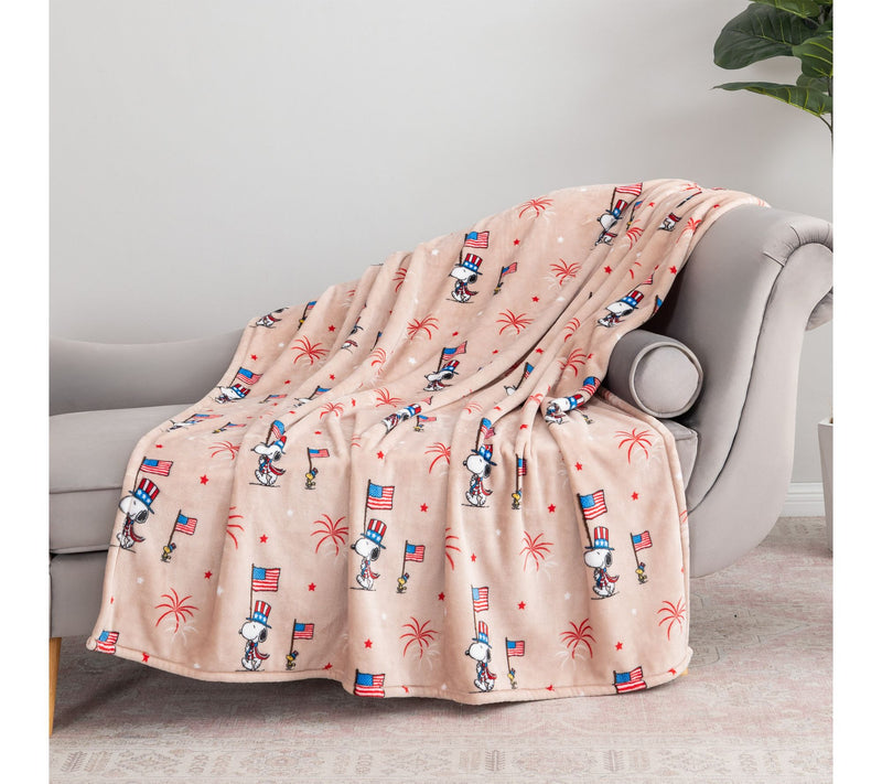 Berkshire Peanuts Americana 55x70 Velvetsoft Throw — Main view