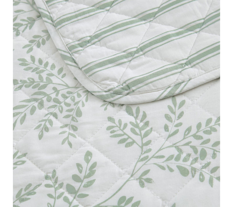 Martha Stewart Murray Leaves White/Green CottonQN Quilt Set — View 4