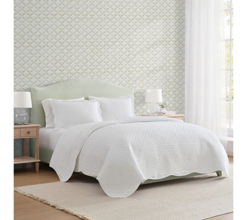 Martha Stewart Vintage Scallop White Cotton Twin Quilt Set — Main view