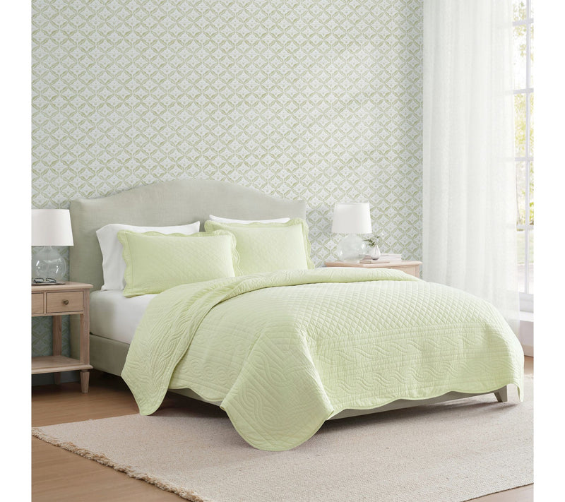 Martha Stewart Vintage Scallop Light Green Cotton Queen Quilt — Main view