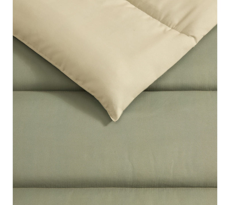 Eddie Bauer Con nor Solid Rever sible Green Que en Comforter Se — View 4