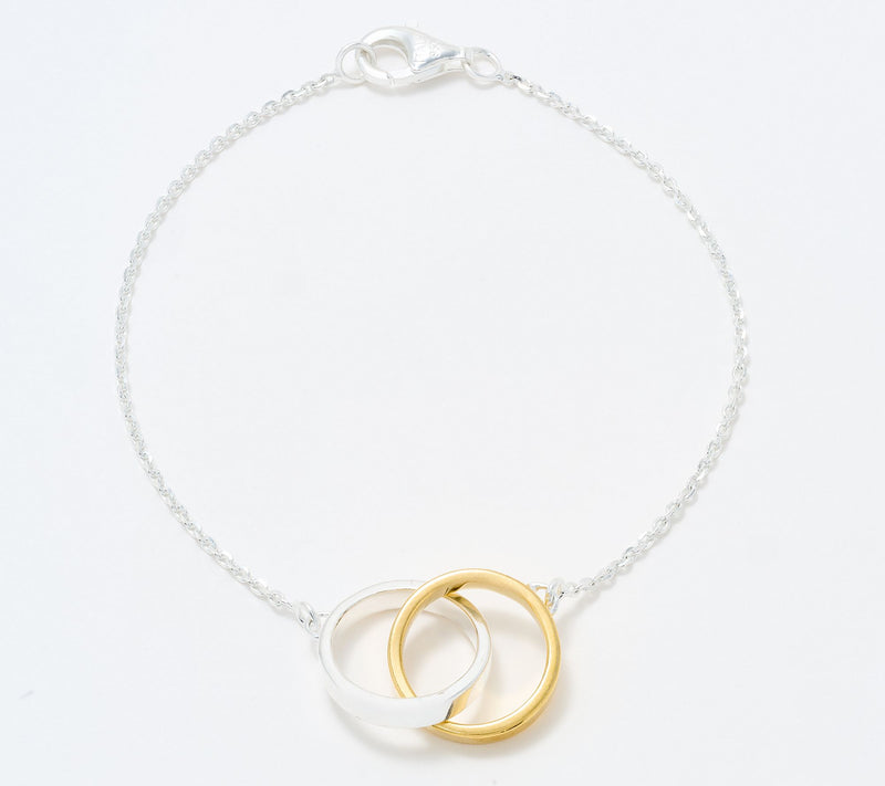 UltraFine 950 Silver Interlocking Diamond Cut Circle Bracelet — View 9