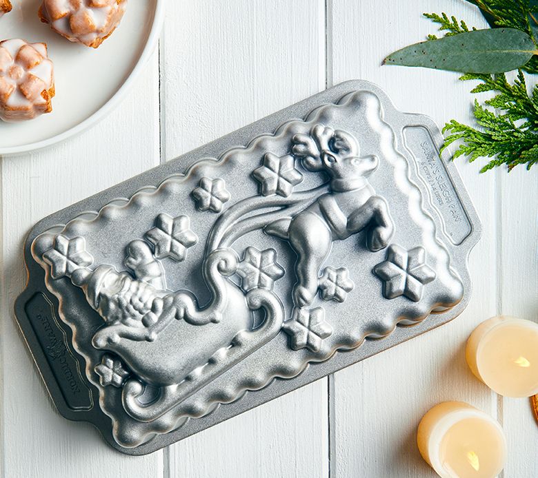 Nordic Ware Santa's Sleigh Loaf Pan & Keeper Set — View 9