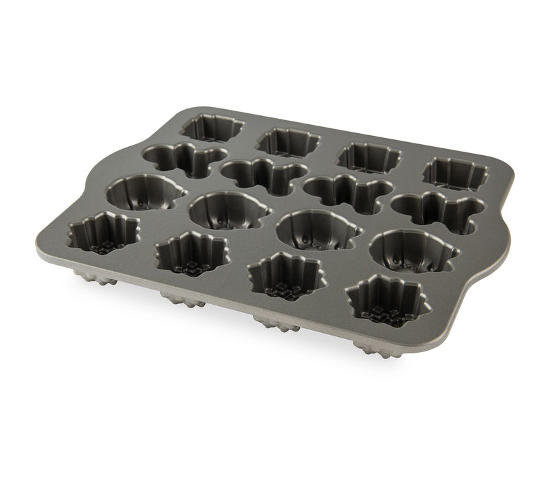 Nordic Ware Holiday Teacake Pan — Main view