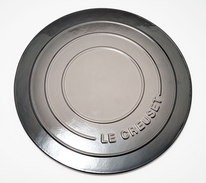 Le Creuset 15" Round Signature Double-Sided Pizza Stone — View 9