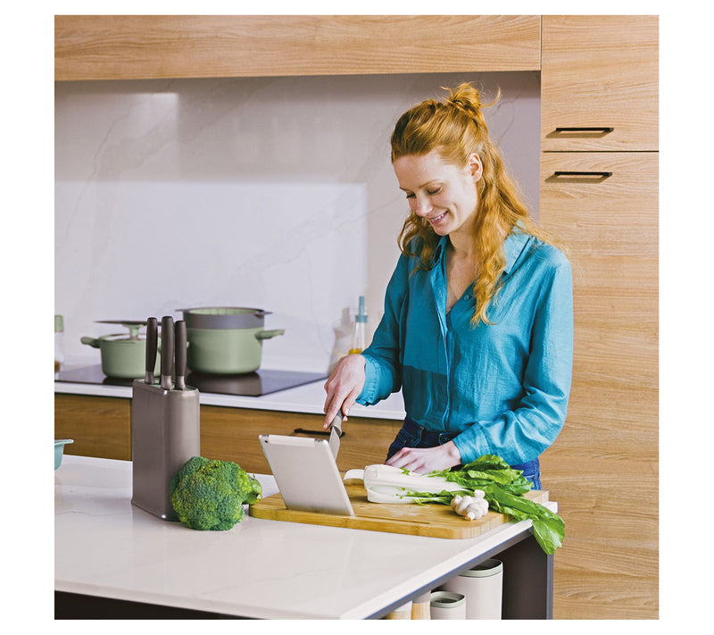 BergHOFF Balance 17.5" Bamboo Cutting Board w/Tablet Stand — View 2
