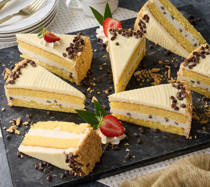 Rachelli 4.5 lb Pre-Sliced 10in Cannoli Cake