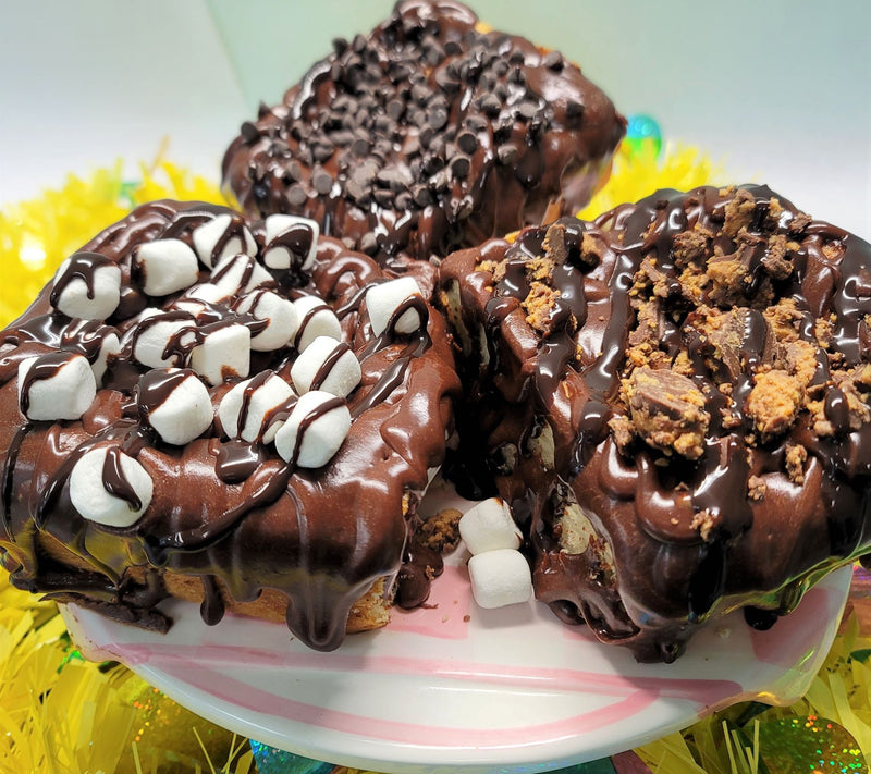 Cinnamom Bakery (6) Easter Choc Lovers 3-Variety Jumbo Rolls — Main view